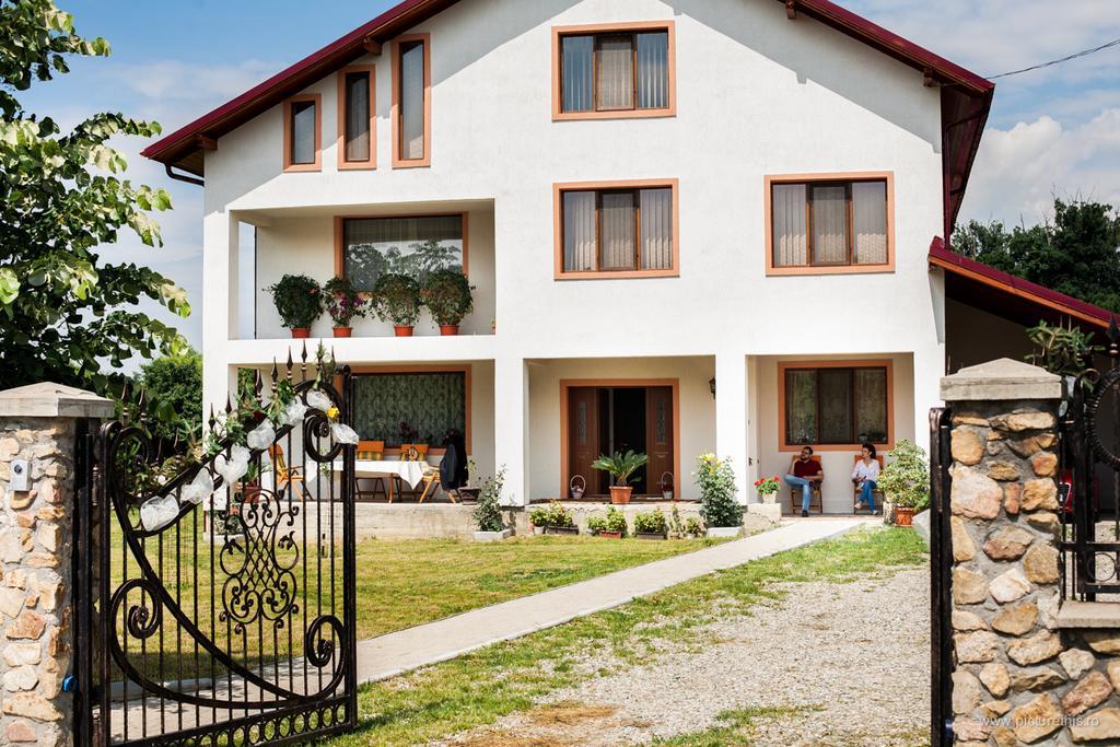 Casa Renti Hotel Novaci-Străini Exterior foto