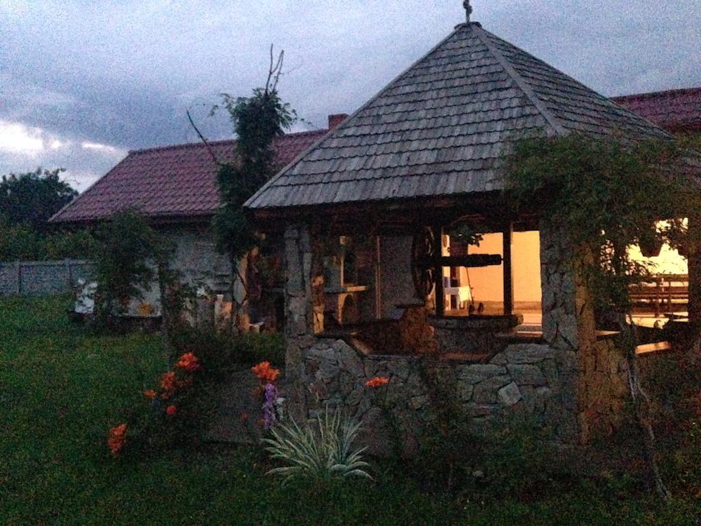 Casa Renti Hotel Novaci-Străini Exterior foto