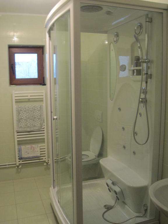 Casa Renti Hotel Novaci-Străini Quarto foto