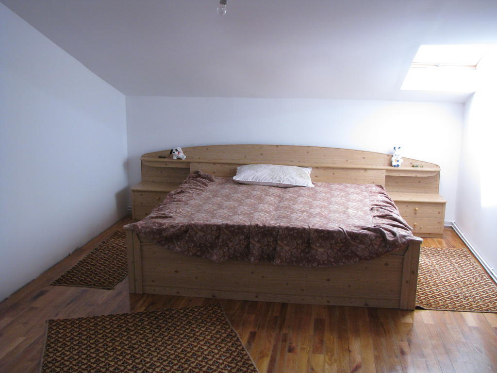 Casa Renti Hotel Novaci-Străini Quarto foto