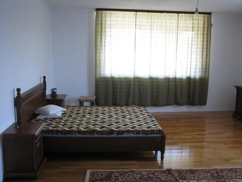 Casa Renti Hotel Novaci-Străini Quarto foto