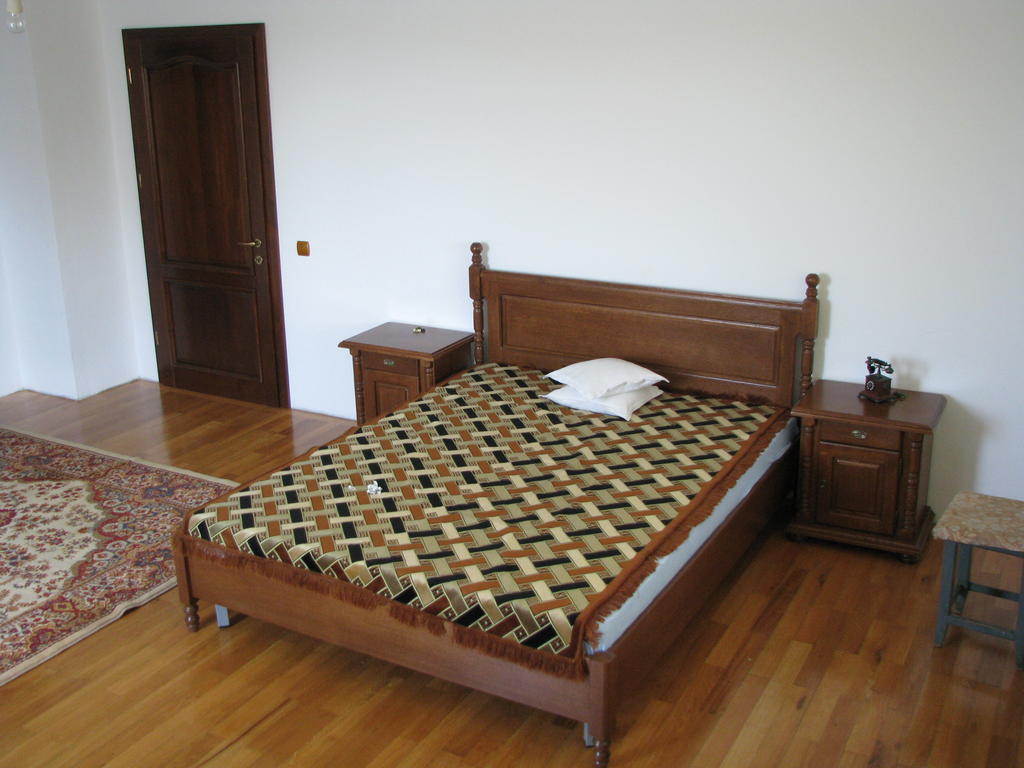 Casa Renti Hotel Novaci-Străini Quarto foto